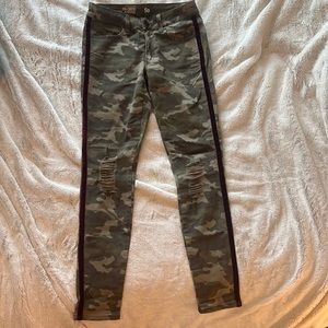 Camo low rise jeggings with velvet strip down sides and rips Junior size 5